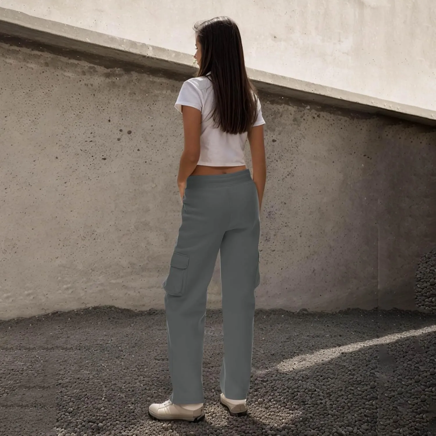 Cargo Sweatpants for Women Fleece Baggy Wide Leg Sweatpants Low Rise Lounge Pants with Pockets Cargo Joggers
